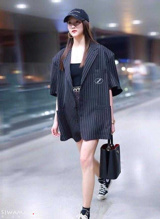 ����ͮ��ι��ݳޣ�����Ԫ����������д�棬һϮ��糤ȹ���ȳ���-4.jpg